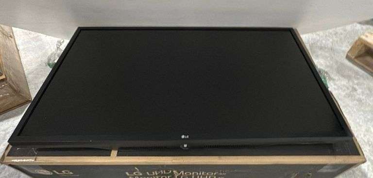 LG 32" 4K Monitor 32UK550