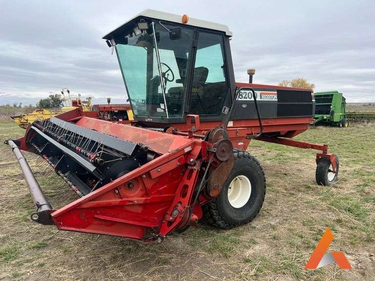 1997 Hesston 8200 Swather, 14' Header