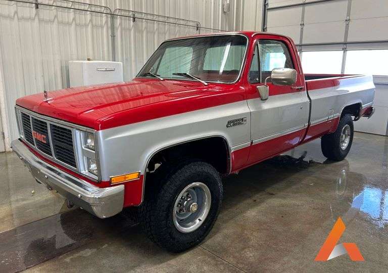 1983 GMC 1/2 Ton 4x4, VIN:  1GTEK14CXDJ507823, Red & White
