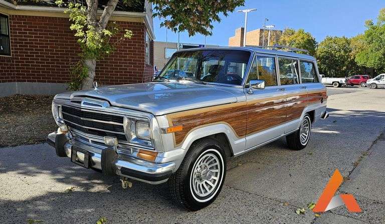 1990 Jeep Grand Wagoneer, VIN:  1J4GS587XLP503628, Grey Paneled