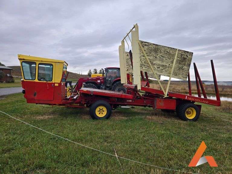 1980 New Holland Stackliner