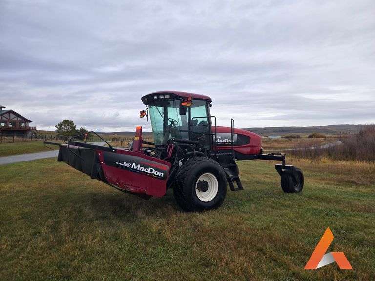 2010 MacDon M200 Rotary Swather, 16' R80 Header