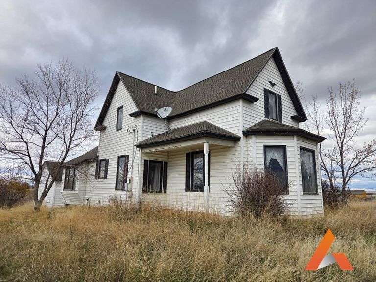 2 Story Home w/ Garage, Structure Must be Moved