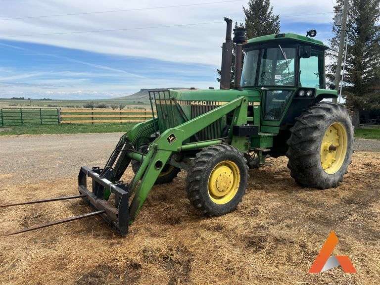 1981 John Deere 4440 MFWD Tractor w/ JD 158 Loader