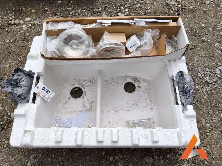 Kitchen Sink 19" X 32" with Moen Faucet
