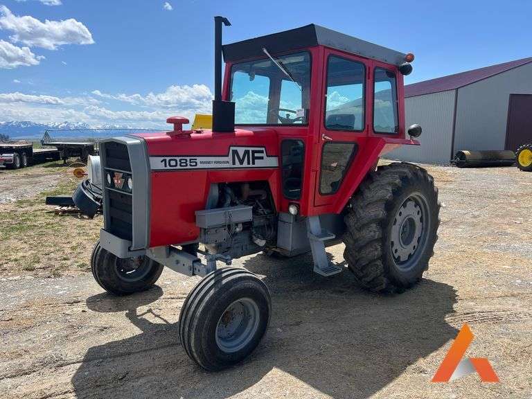 1975 Massey Ferguson 1085 Tractor