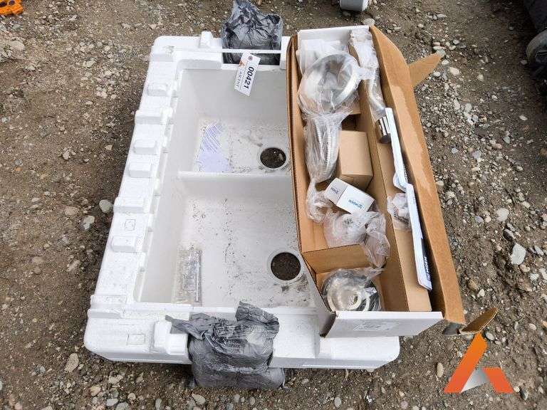 Kitchen Sink 19" X 32" with Moen Faucet