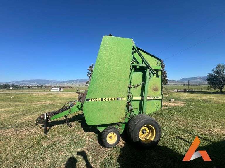 John Deere 535 Round Baler
