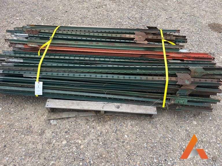 (50 +/-) Steel posts, 7ft and 30 steel post, 6 ft.