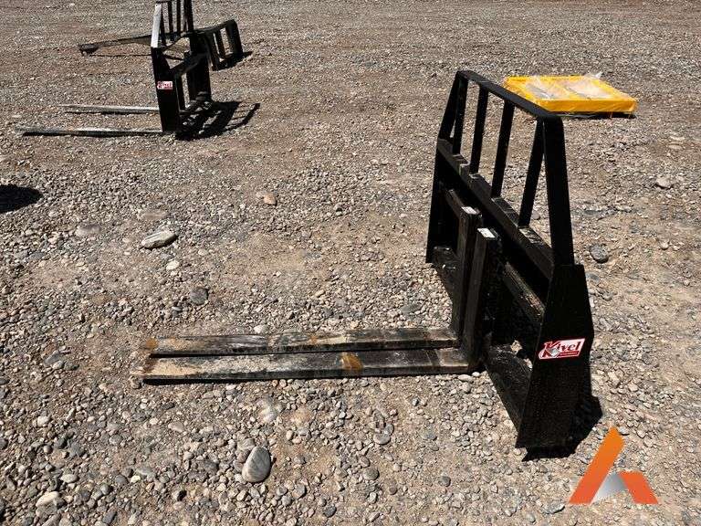 "Unused" 48" Kivel 3500# skid steer pallet fork attachment