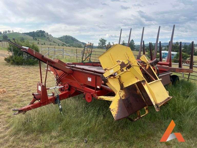 New Holland 1044 Bale Bed