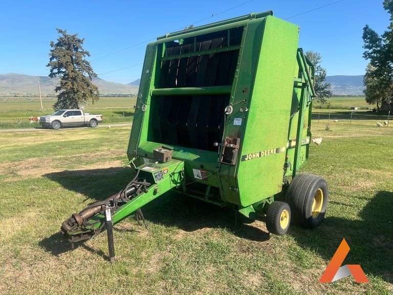 John Deere 535 Round Baler