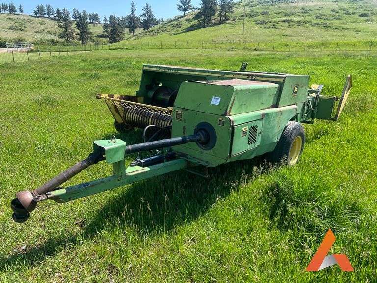 John Deere 467 Square Baler