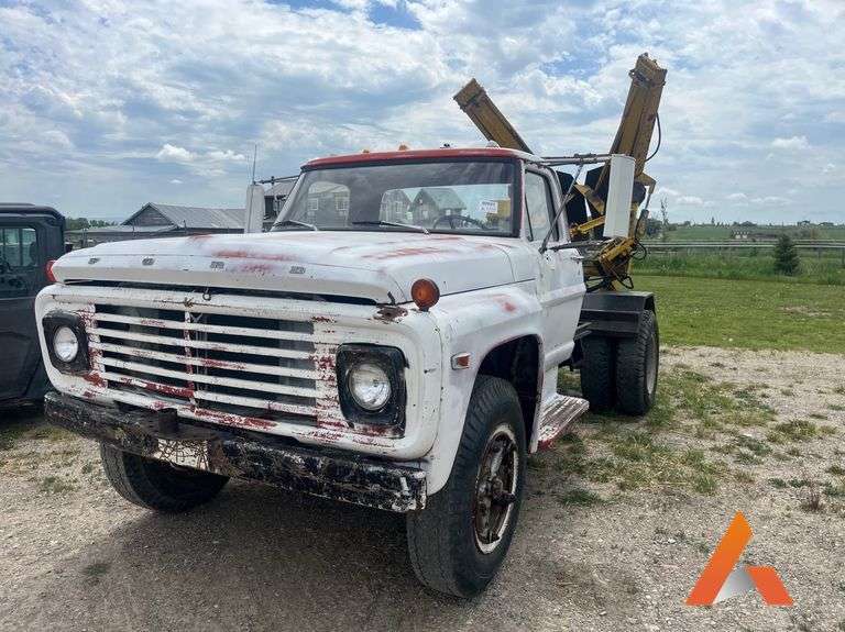 1969 Ford F700 truck w/ Vermeer mounted 42” tree spade