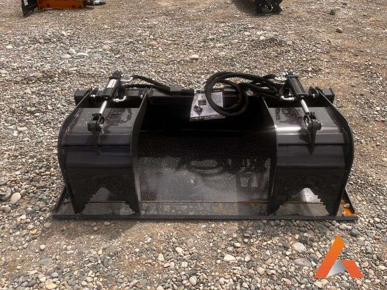 Unused 2025 Skid Steer Grapple Bucket Attachment 







Width:72 in