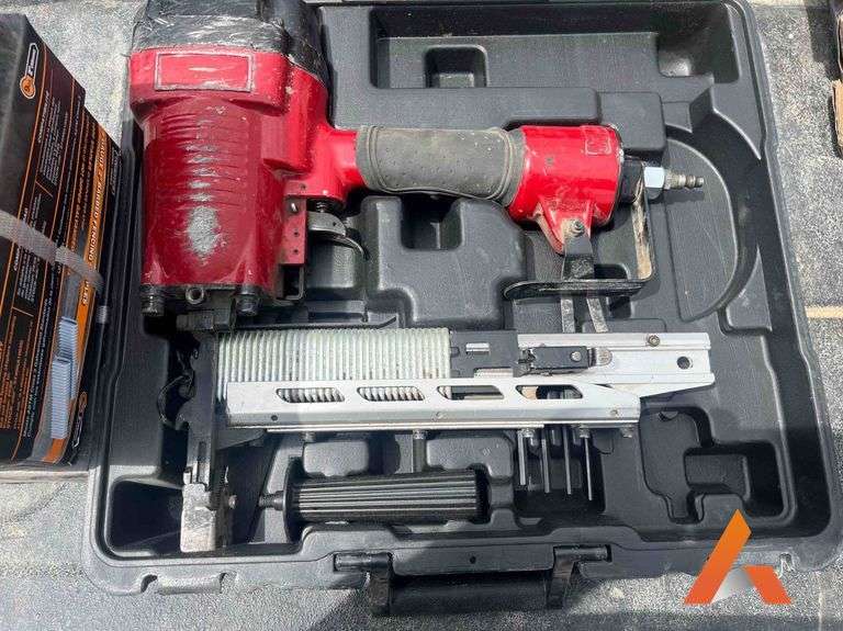 Freeman Air Fencing Stapler w/ 5 boxes of staples