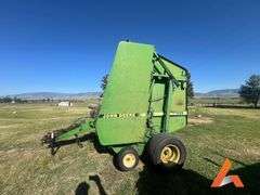 John Deere 535 Round Baler