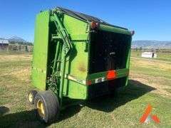 John Deere 535 Round Baler