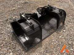 Unused 2025 Skid Steer Grapple Bucket Attachment 







Width:72 in