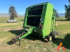 John Deere 535 Round Baler