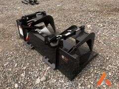 Unused 2025 Skid Steer Grapple Bucket Attachment 







Width:72 in