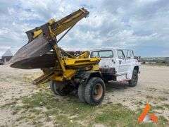 1969 Ford F700 truck w/ Vermeer mounted 42” tree spade