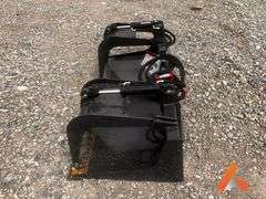 Unused 2025 Skid Steer Grapple Bucket Attachment 







Width:72 in