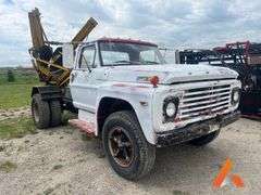 1969 Ford F700 truck w/ Vermeer mounted 42” tree spade