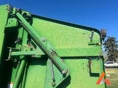 John Deere 535 Round Baler