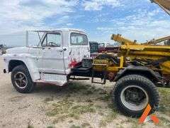 1969 Ford F700 truck w/ Vermeer mounted 42” tree spade