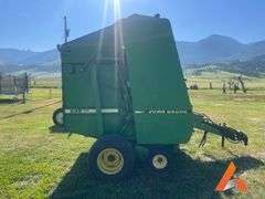 John Deere 535 Round Baler