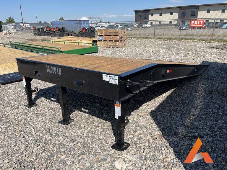 "Unused" Loading ramp/loading dock, 20'