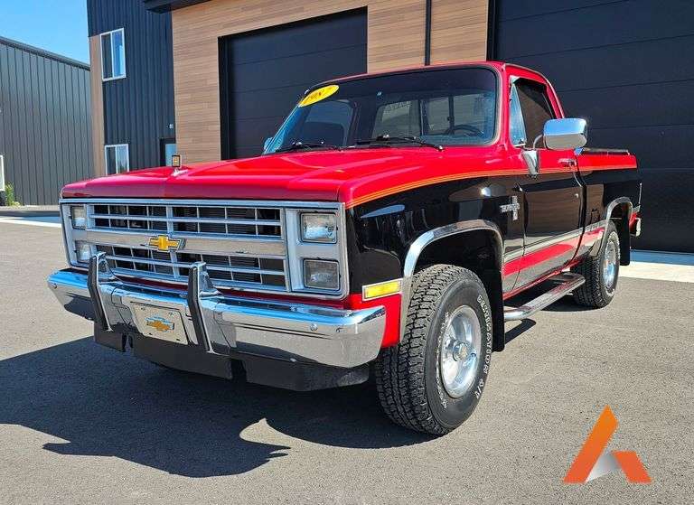 1987 Chevrolet Silverado K10, VIN:  1GCEV14KXHS181715, Red & Black