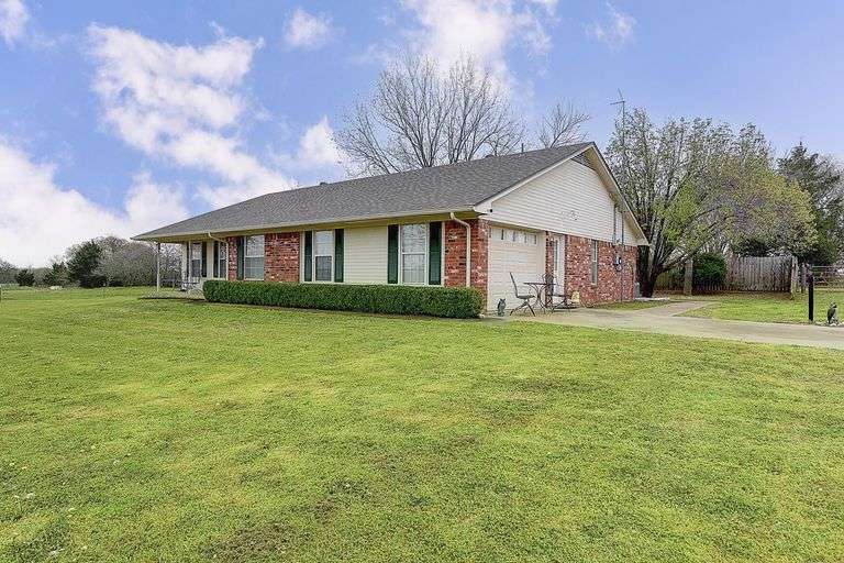 10716 FM 902, Collinsville TX 76233