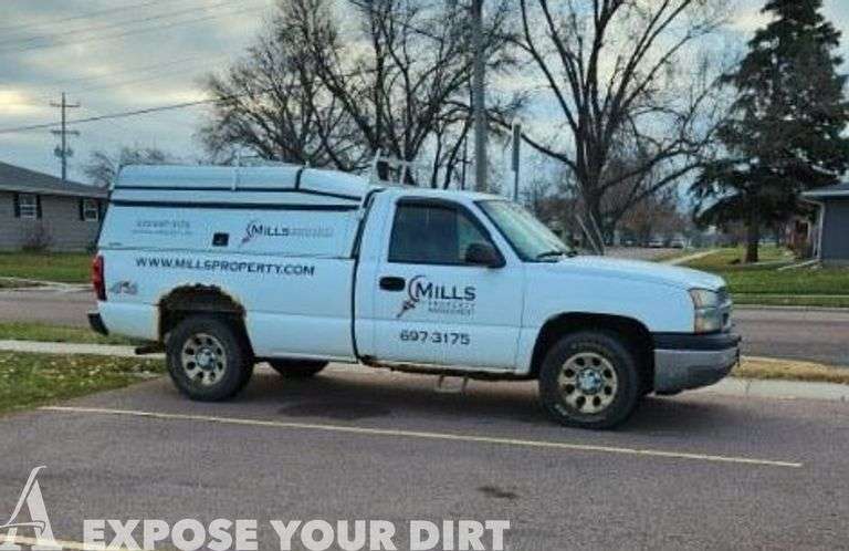 2005 Chevrolet Silverado 1500 LS 4x4 Crew Cab 5.75 ft. box