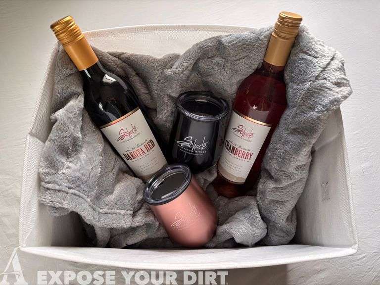 Schade - Gift basket: 2 bottles of wine