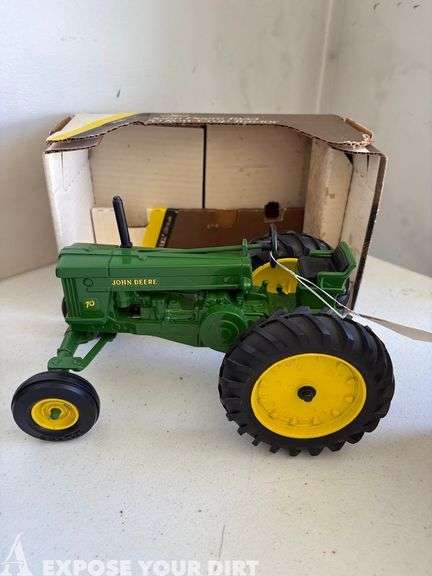 Model Tractor - John Deere 1953 70 Row Crop Tractor