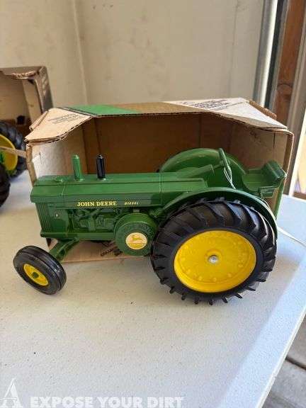 Model Tractor - John Deere Model R