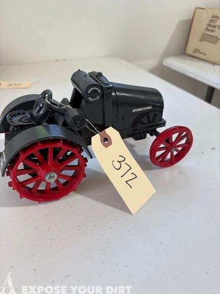 Model Tractor - International 8-16 Kerosene Tractor