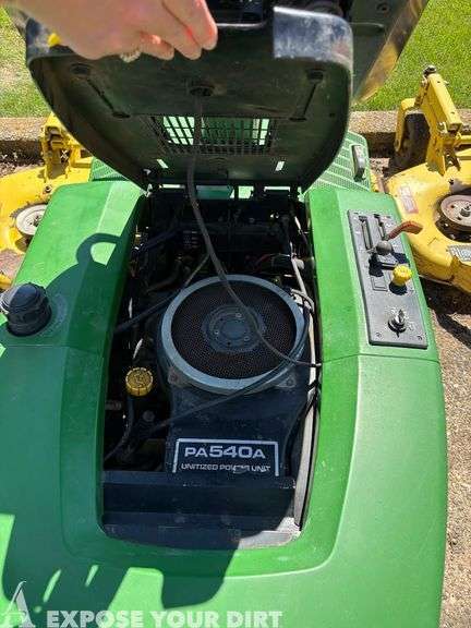 Mower - John Deere F525 w/ 48" Deck