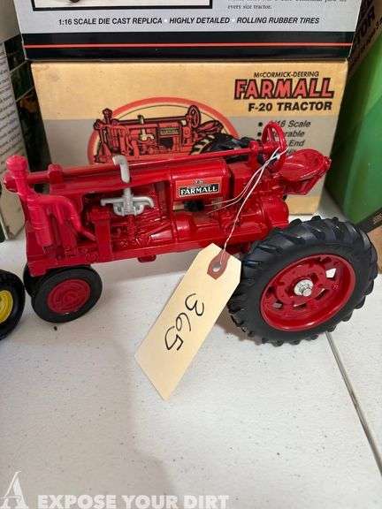 Model Tractor - Farmall F-20