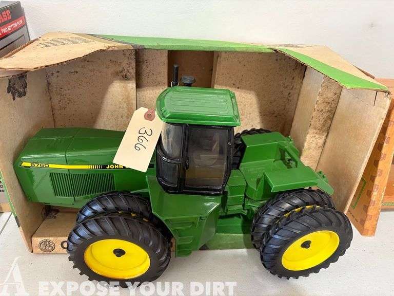 Model Tractor - John Deere 8760