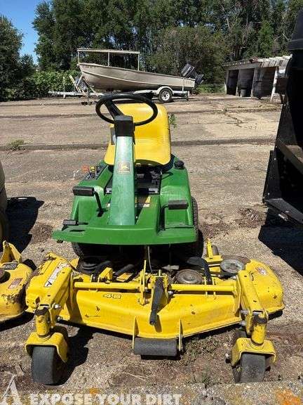 Mower - John Deere F525 w/ 48" Deck