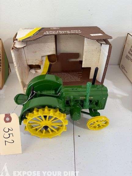 Model Tractor - John Deere 1953 Model D
