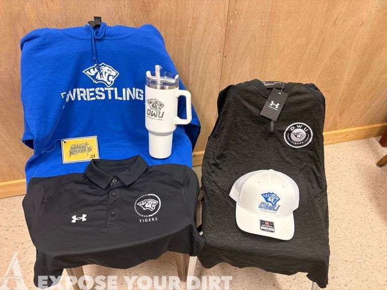 DWU Apparel & Mug - Size Medium