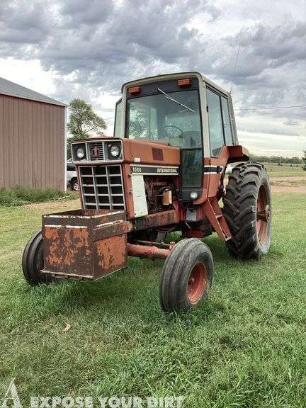 IH 1086 Tractor