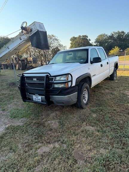 2005 CHEVROLET 2500 TRUCK - VIN: 1GCHC23U05F930683