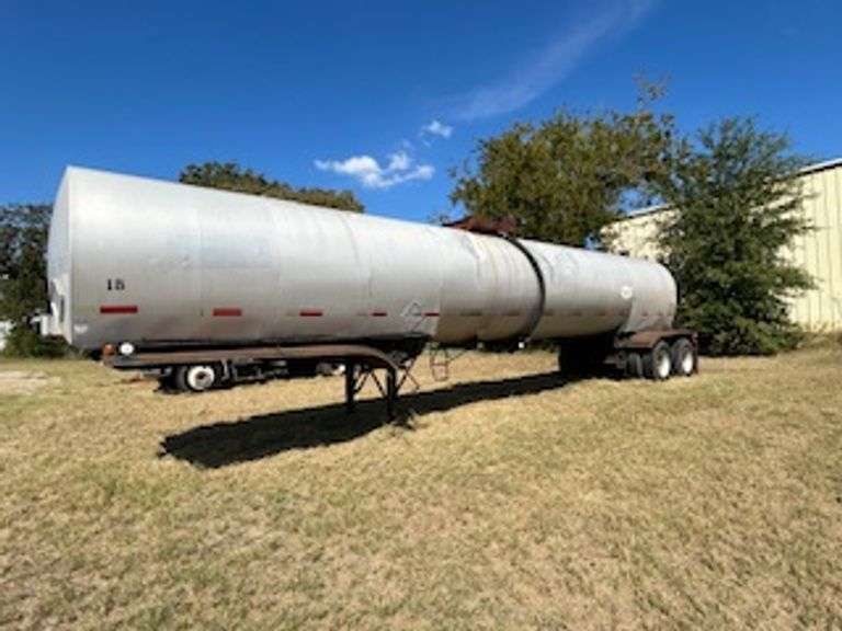 1983 Fruehauf Asphalt Tank Trailer 7000G - VIN: 1H4T04220DL019203