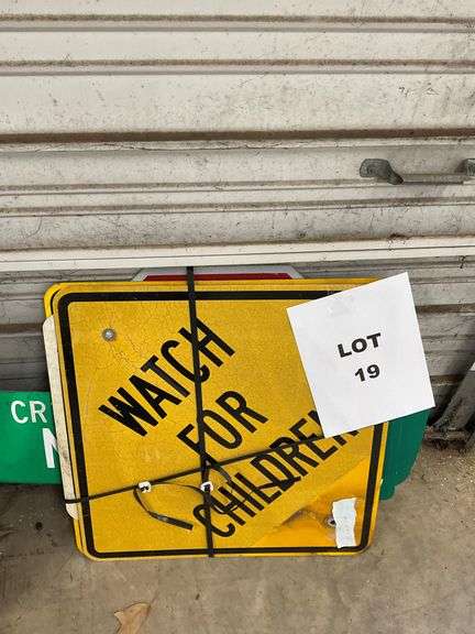 (8) used road signs