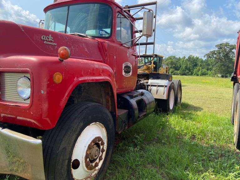 1983 MACK TRACTOR TRUCK - VIN: 1M2N187Y5DA604022
